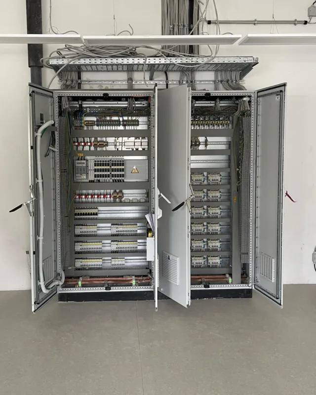 Schaltanlage mit SPS-Steuerung – Automationen von Lies Mechatronik